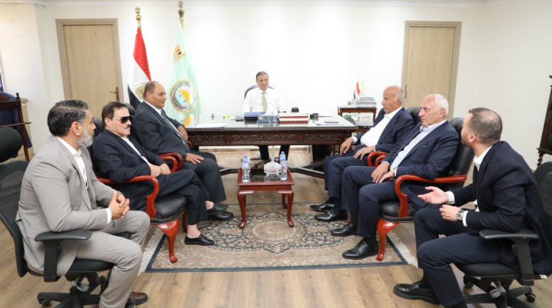 وزير الزراعة مع قيادات الاتحاد العام لمنتجي الدواجن