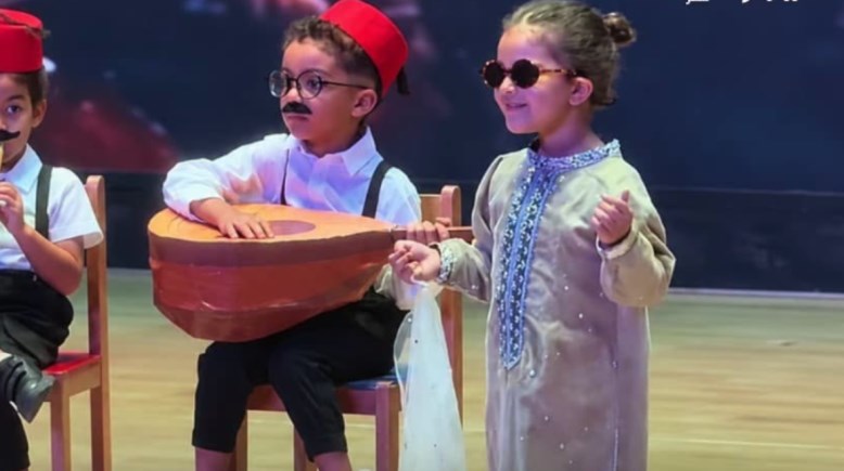 طفلة تقلد أم كلثوم