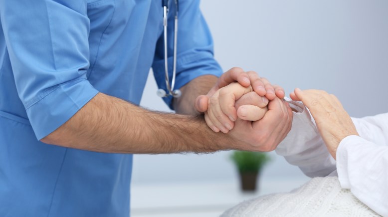 طبيب رعاية تلطيفية