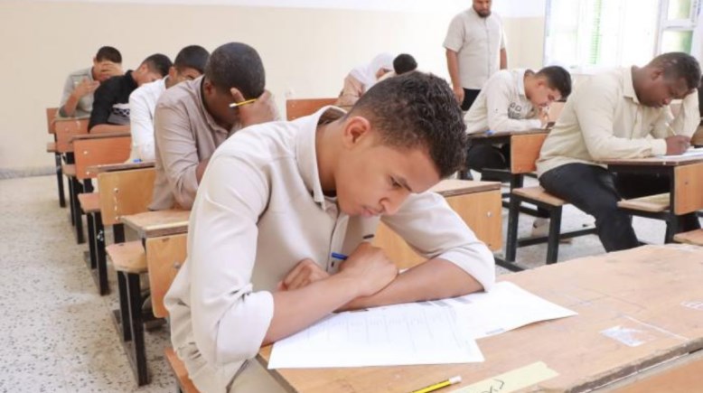 طلاب الصف السادس الإعدادي