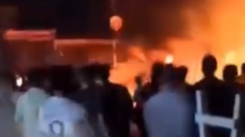 حريق هائل يلتهم شادر عزام بمنطقة سوق السمك جنوب بورسعيد.. والحماية المدنية تتدخل