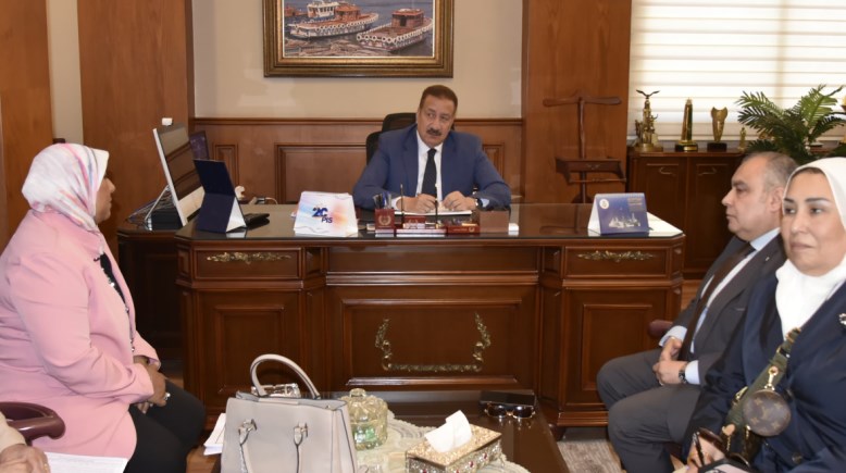 محافظ بورسعيد يتابع ملف تطوير وحدة الغسيل الكلوي 