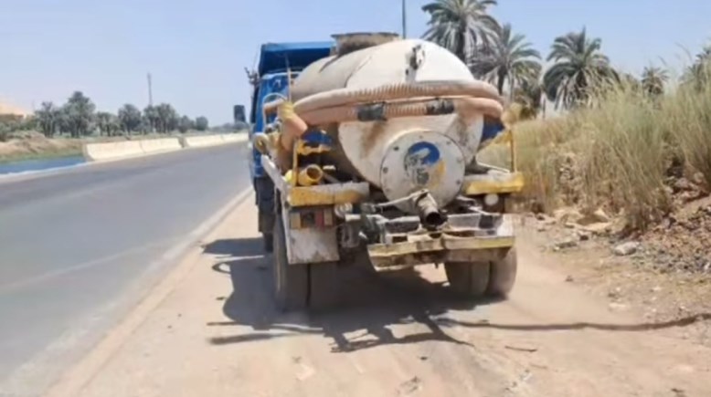 سيارة الصرف الصحي 