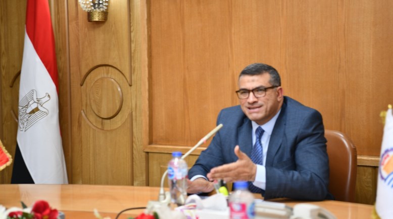 محافظ قنا 