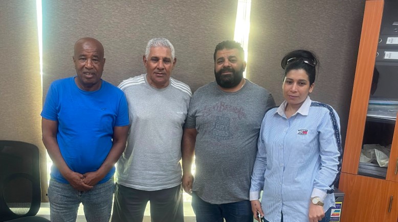 والد ووالدة اللاعب مع مسؤولي الاتحاد السكندري