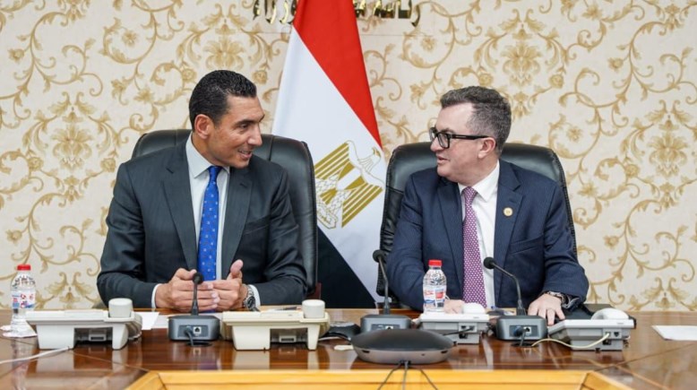  وزير الشباب والرياضة  ووزير التخطيط والتنمية الاقتصادية