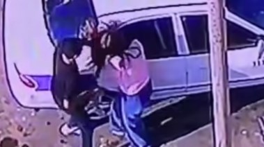  شاب يعتدي على خطيبته السابقة 