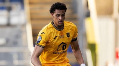 تيتي ينجي لاعب أستراليا