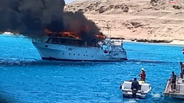 لانش محترق- أرشيفية 