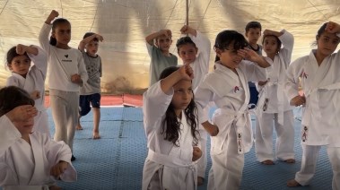 صغار غزة يلعبون الكاراتيه