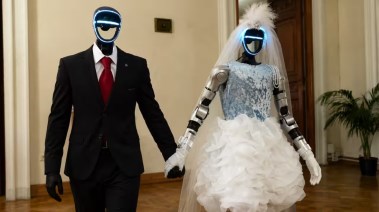 حفل زفاف روبوتين في روسيا