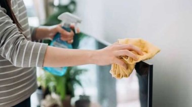 تنظيف شاشة التلفزيون 