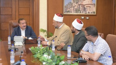 في مواجهة العنف والمخدرات والسلوكيات الدخيلة.. محافظ بورسعيد يراهن على الوعي الديني لبناء الإنسان
