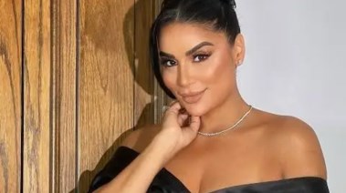 الفنانة جوري بكر