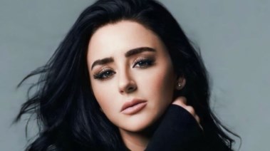الفنانة إيمان سلامة