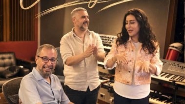  الفنانة لطيفة