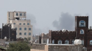 تصاعد دخان بجانب مطار صنعاء