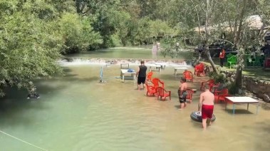 أهالي جنوب لبنان يستعيدون حياتهم على ضفاف نهر الليطاني