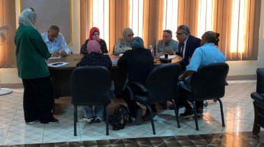 محافظ الدقهلية خلال اجتماعه مع اللجنة 