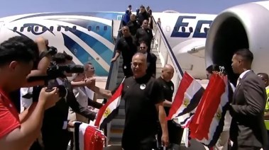 استقبال الجماهير المصرية لبعثة المنتخب المصري
