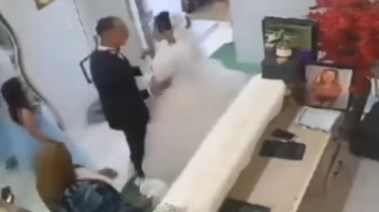 مشاجرة بين عروسين