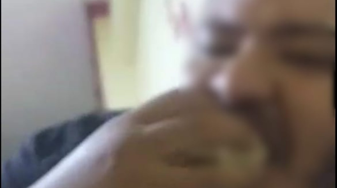 الشاب الظاهر بالفيديو