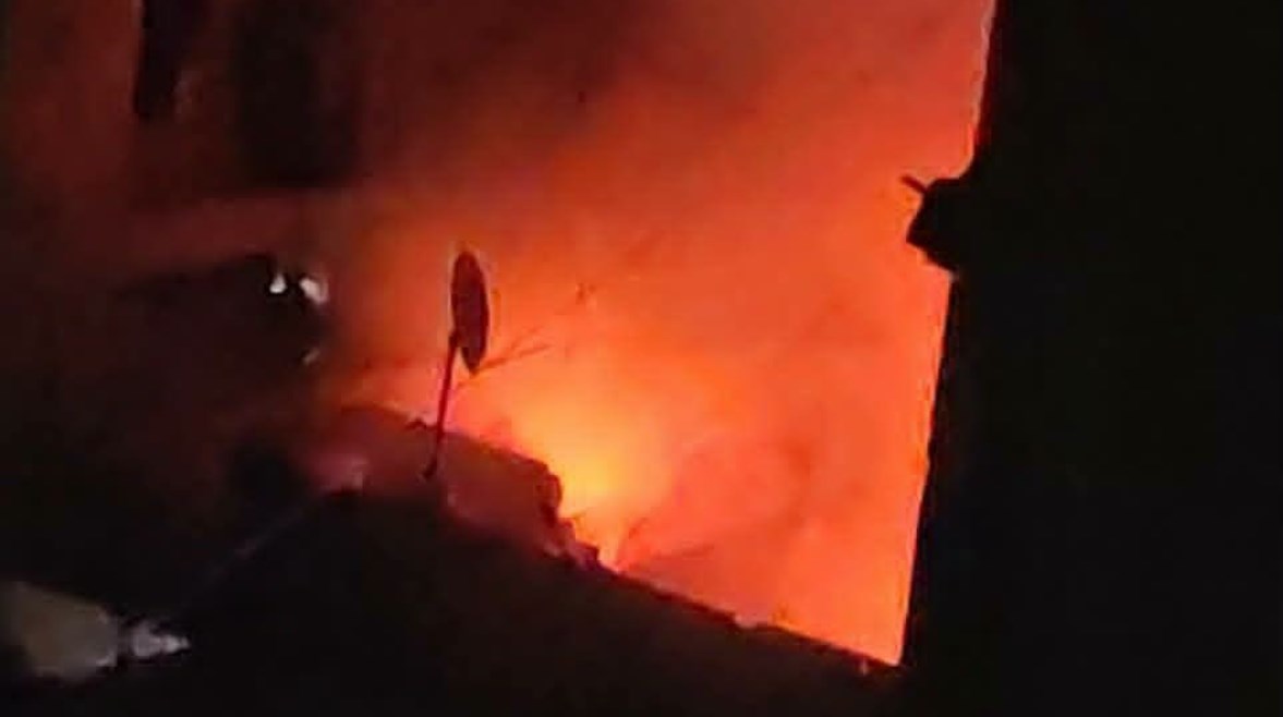 جانب من الحريق 