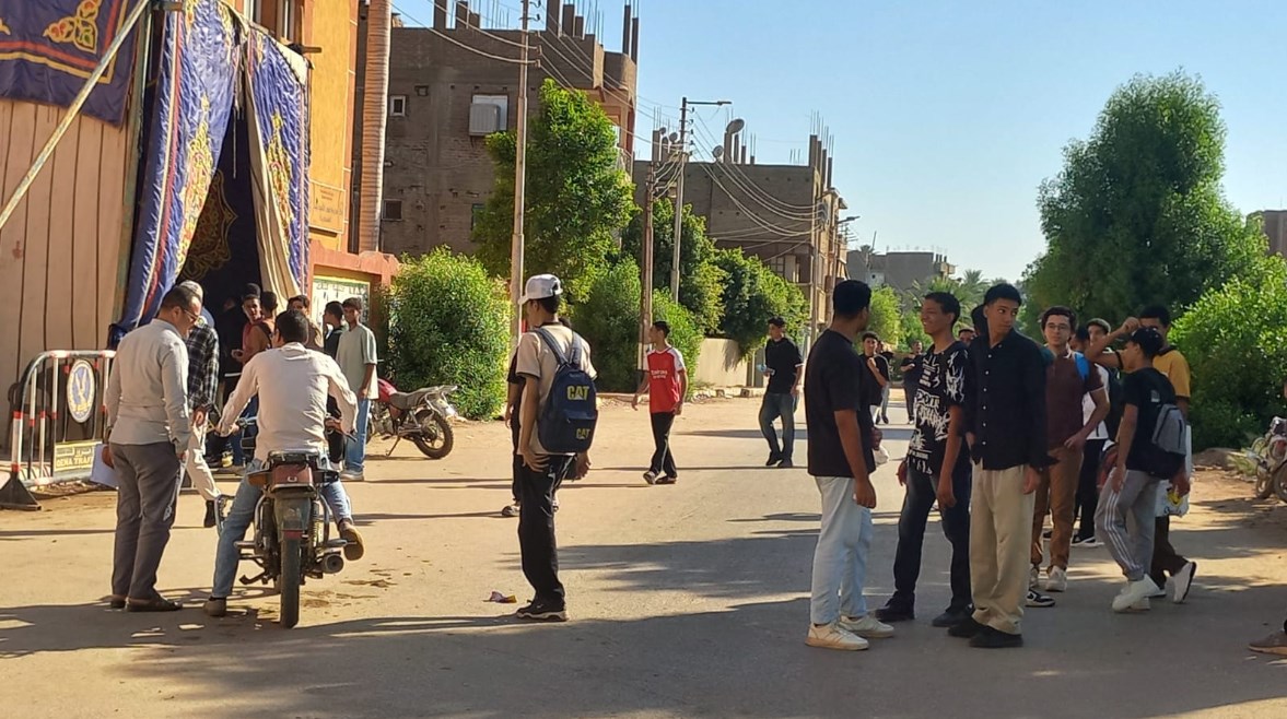 نقل 3 طلاب للمستشفى إثر إصابتهم بإغماء داخل لجان الثانوية العامة بقنا