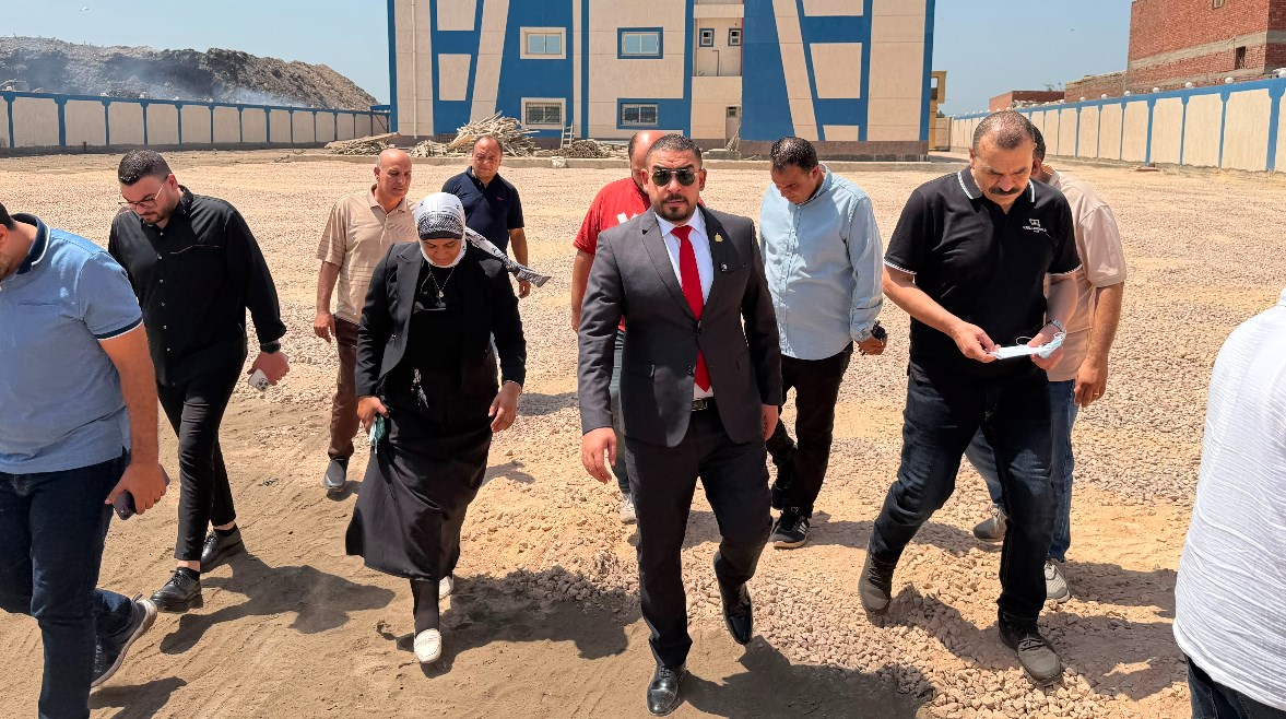 النائب أحمد الشافعي وعدد من مسئولي المحافظة