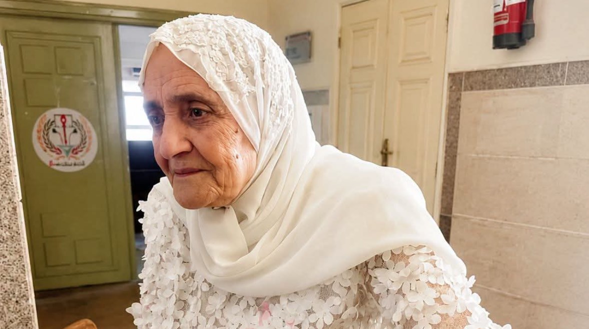 الدكتورة آمال إسماعيل الحاصلة على الدكتوراه 