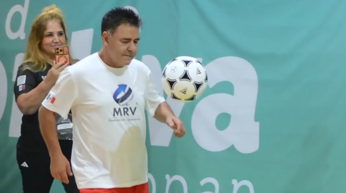 لاعب كرة استعراضية برازيلي 