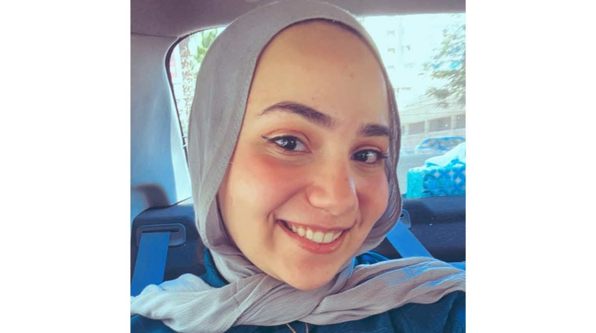 الطالبة المتفوقة نغم ياسر