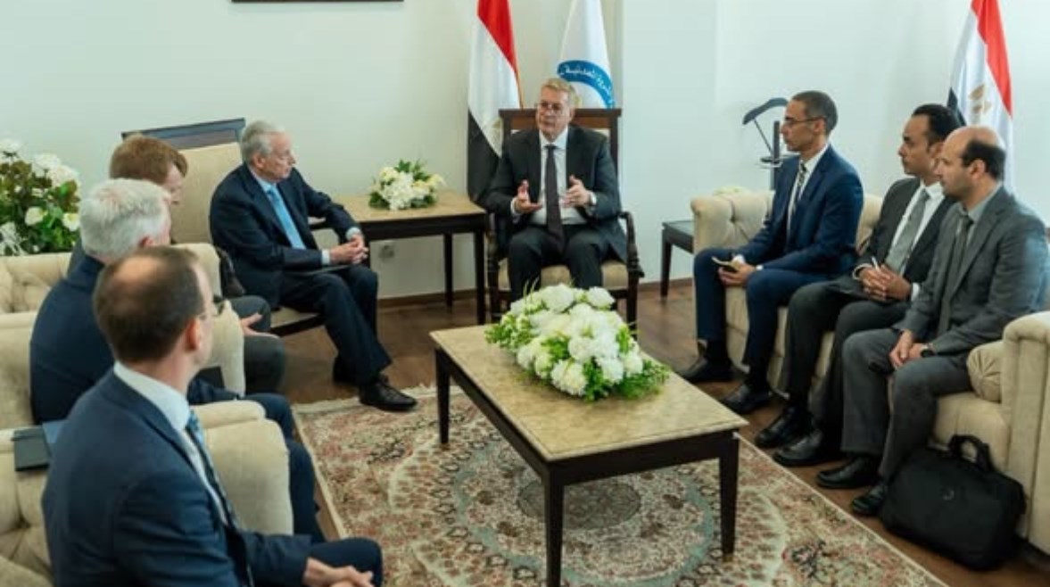 جانب من اجتماع وزير البترول 