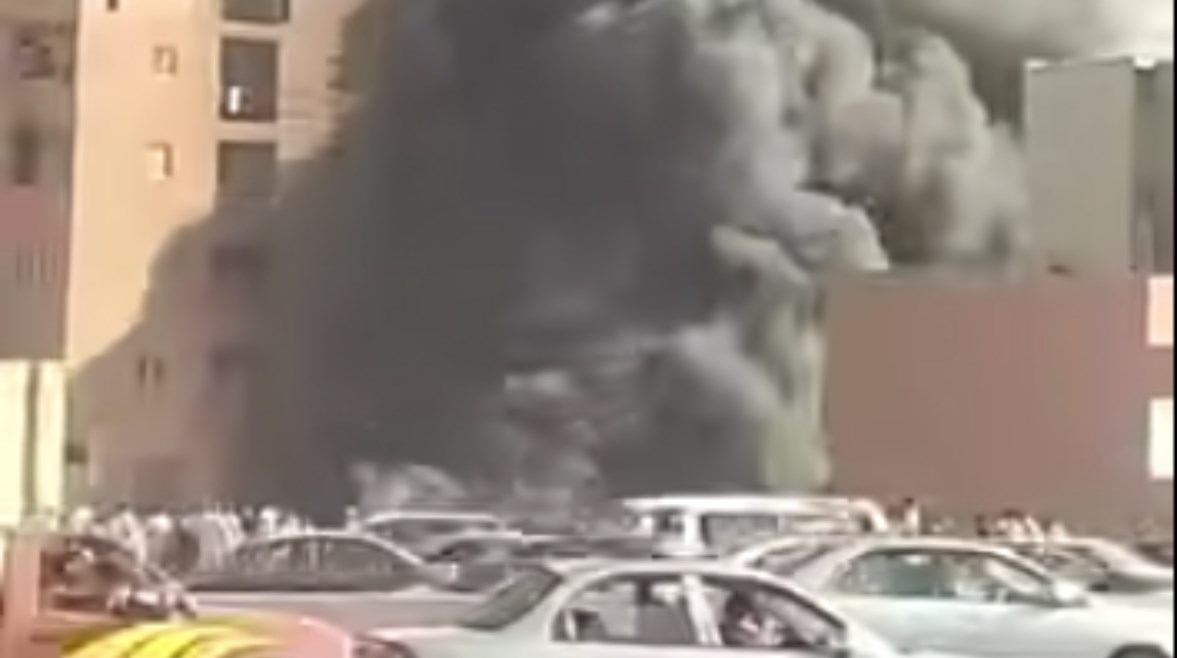 جانب من الحريق
