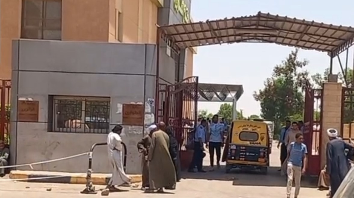من امام المستشفي 