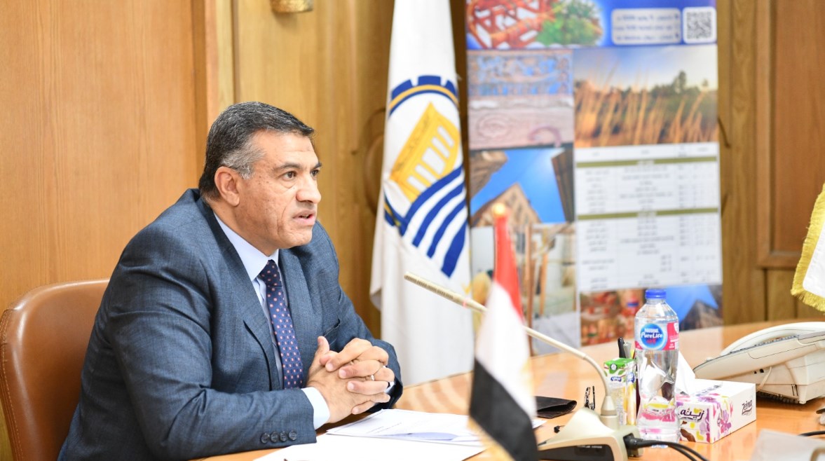 محافظ قنا 