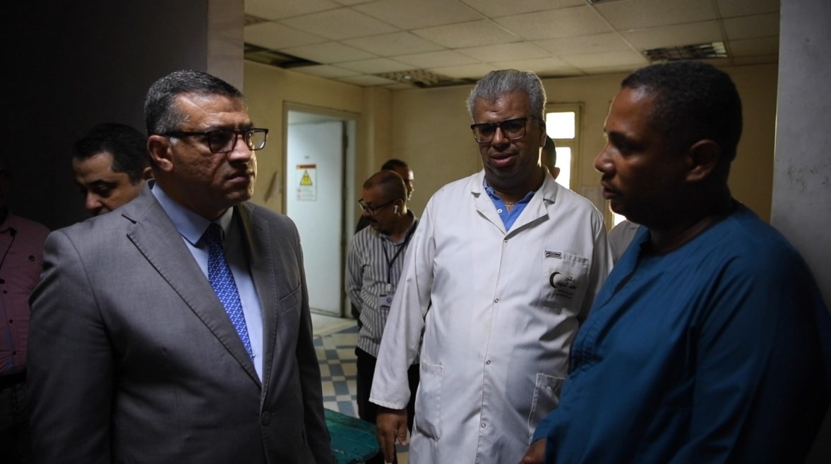 محافظ قنا فى مستشفي قنا العام 