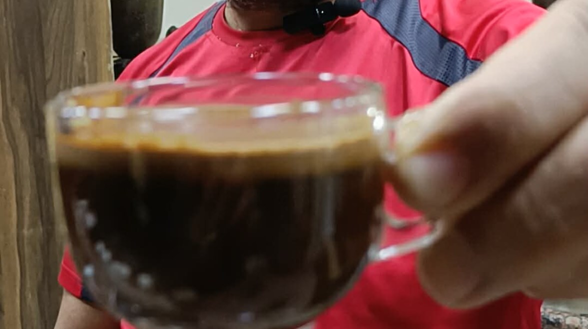 صورة أثناء تصنيع البن 