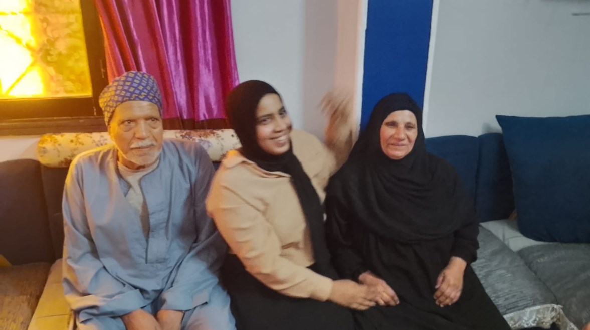 الطالبه وأسرتها