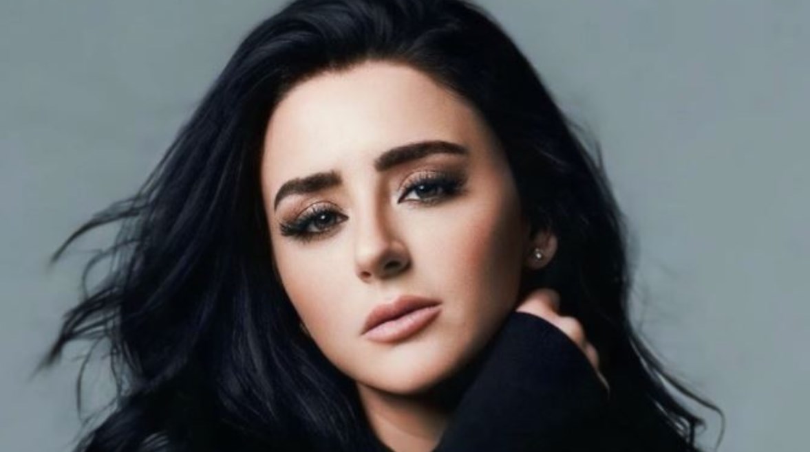 الفنانة إيمان سلامة