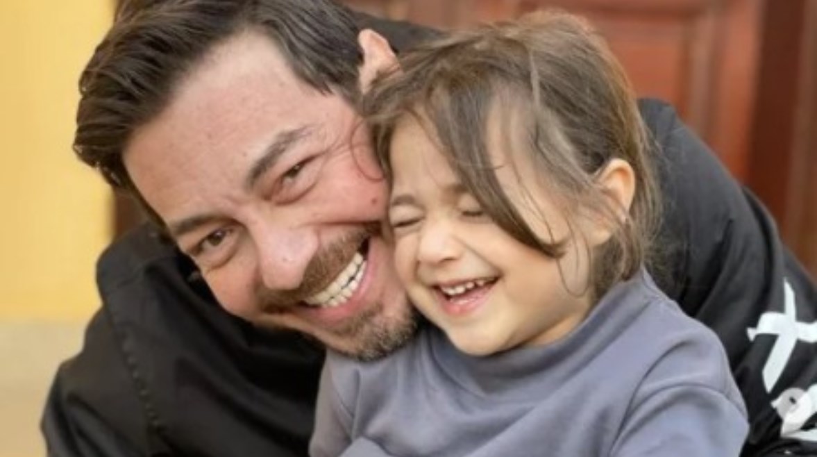 أحمد زاهر وابنته نور 