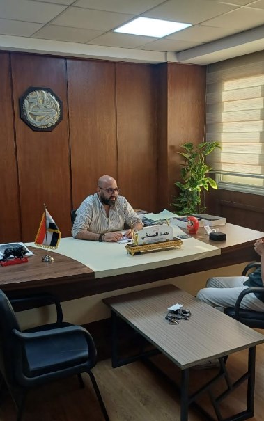 عبدالمجيد عبدالله مع رئيس الادارة المركزية للرعاية الحرجة والعاجلة الدكتور محمد الصدفي