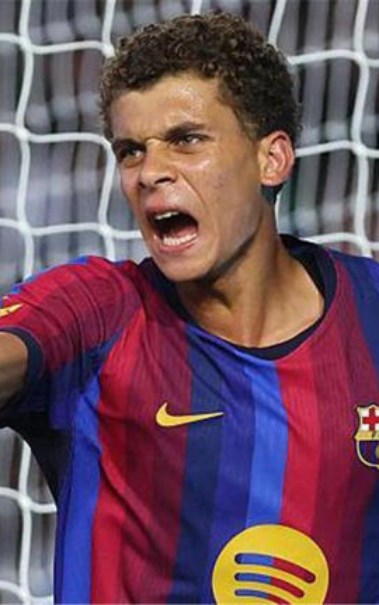 حمزة عبدالكريم لاعب برشلونة