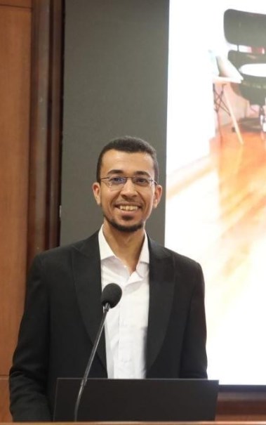 الكاتب الصحفي عبدالمجيد عبدالله