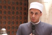 الشيخ أيمن منصور إمام مسجد سيدنا الحسين