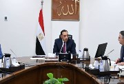 جانب من اجتماع رئيس الوزراء