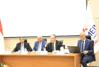 وزير التعليم العالي والبحث العلمي  الدكتور عبدالعزيز قنصوة