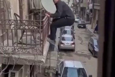 صورة من فيديو حضرتك حرامي