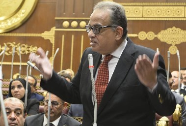 النائب طارق عبد العزيز