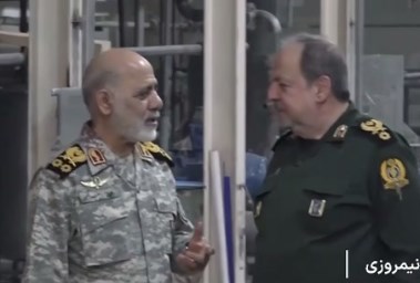 رئيس هيئة الأركان العامة للقوات المسلحة الإيرانية يزور موقعاً لإنتاج الصواريخ تحت الأرض